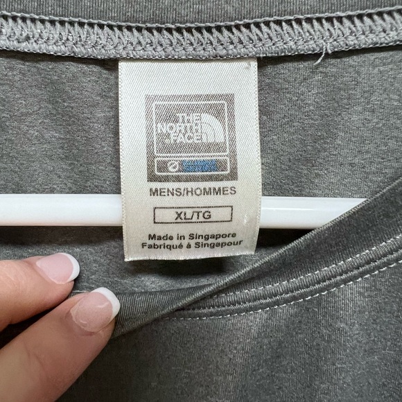 Men's North Face XL Gray Long Sleeve Shirt - Picture 3 of 4